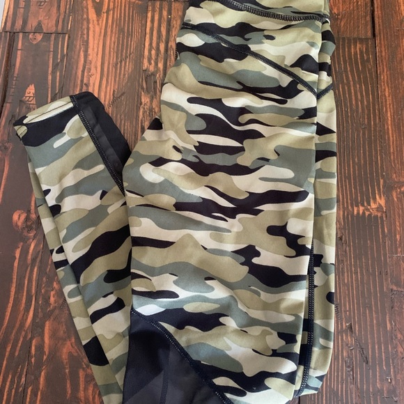 CAMO TIGHTS - Picture 3 of 4